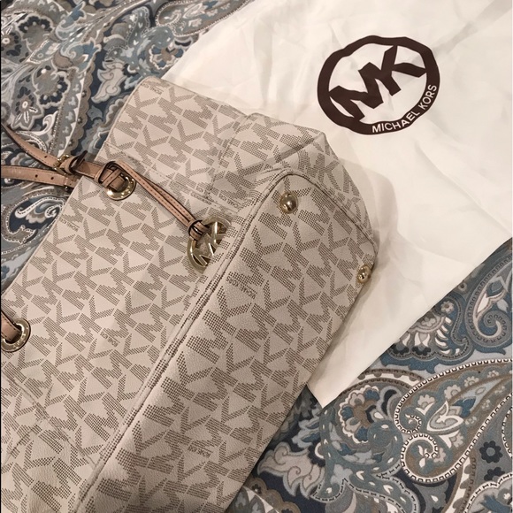 Authentic Michael Kors signature tote - Picture 3 of 13